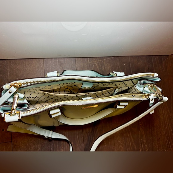 Kate Spade Purse - Picture 3 of 15